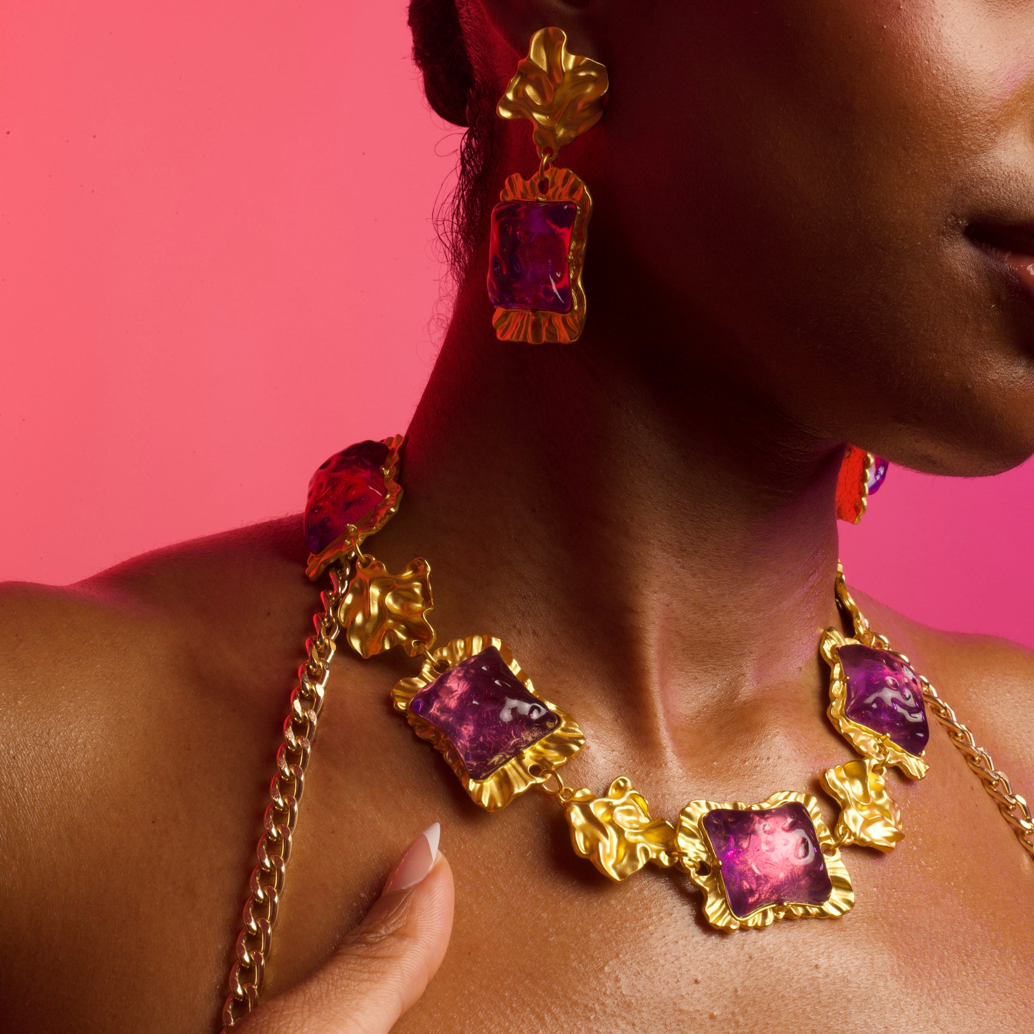 OWIA NECKLACE PURPLE
