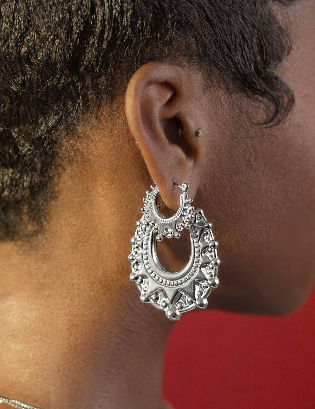 Intricate_silver_earring_and_ear_details.png